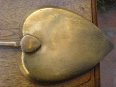 C. F. A Voysey for Thomas Elsley. heart-shaped coal shovel and a matching tongs - Thumbnail 4