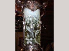 An Arts & Crafts silver plated lantern with floral Vaseline shade. - Thumbnail 6