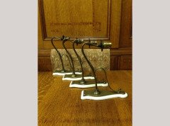 A set of four Arts & Crafts elegantly curved brass wall lights. - Thumbnail 6