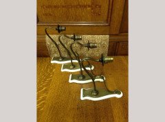 A set of four Arts & Crafts elegantly curved brass wall lights. - Thumbnail 7