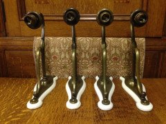 A set of four Arts & Crafts elegantly curved brass wall lights. - Thumbnail 9