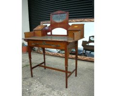 G. M. Ellwood for J. S. Henry. A stunning pure Arts & Crafts desk - Thumbnail 3