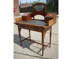 G. M. Ellwood for J. S. Henry. A stunning pure Arts & Crafts desk - Thumbnail 4