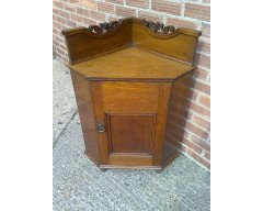Arthur Simpson. An Exceptional Quality Arts & Crafts Corner Cupboard - Thumbnail 2