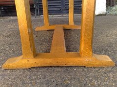 Heal's of London. An Arts & Crafts light Oak six to eight seat refectory dining table - Thumbnail 5