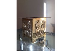 Margaret Gilmour Attributed, a square Glasgow School brass planter with stylised rose and floral details - Thumbnail 3