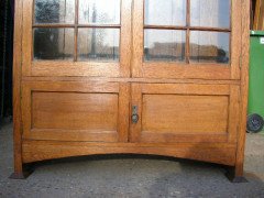 E. A. Taylor for Wylie & Lochhead. A good Glasgow School Oak bookcase - Thumbnail 8