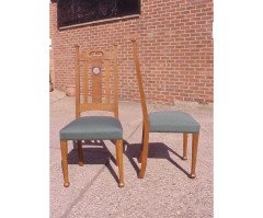 G. M. Ellwood for J. S. Henry. A set of six Arts & Crafts Oak dining chairs inlaid with pewter and Ebony hearts - Thumbnail 4