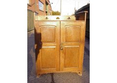 Wylie & Lochhead. Arts & Crafts boot Oak cupboard - Thumbnail 2