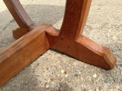 Edward Barnsley. A super quality Cotswold style Oak dining table designed for the Rural Industries Bureau. - Thumbnail 5
