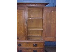 Ambrose Heal for Heal's of London. A superb quality Arts & Crafts 1/4 sawn Oak linen press - Thumbnail 3