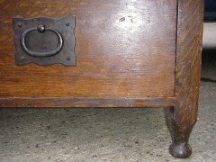 Ambrose Heal for Heal's of London. A superb quality Arts & Crafts 1/4 sawn Oak linen press - Thumbnail 4