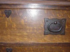 Ambrose Heal for Heal's of London. A superb quality Arts & Crafts 1/4 sawn Oak linen press - Thumbnail 6