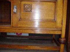 E. A. Taylor for Wylie & Lochhead. Arts & Crafts Oak sideboard - Thumbnail 4