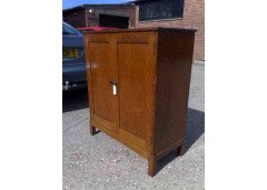 Heal's of London. A Cotswold style Oak 2 door dwarf cupboard - Thumbnail 2