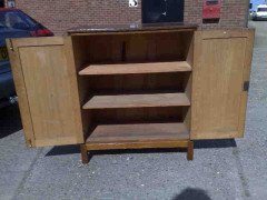 Heal's of London. A Cotswold style Oak 2 door dwarf cupboard - Thumbnail 3