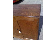 Heal's of London. A Cotswold style Oak 2 door dwarf cupboard - Thumbnail 4