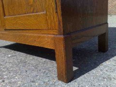 Heal's of London. A Cotswold style Oak 2 door dwarf cupboard - Thumbnail 5