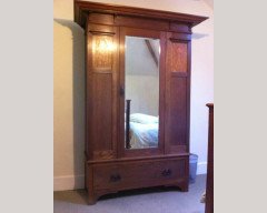 Wylie & Lochhead. A top quality Glasgow School Arts & Crafts Oak bedroom pair with 3/4 wardrobe and 4' 6" double bed. - Thumbnail 7
