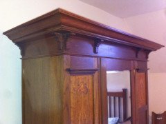 Wylie & Lochhead. A top quality Glasgow School Arts & Crafts Oak bedroom pair with 3/4 wardrobe and 4' 6" double bed. - Thumbnail 9