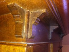 Wylie & Lochhead. A top quality Glasgow School Arts & Crafts Oak bedroom pair with 3/4 wardrobe and 4' 6" double bed. - Thumbnail 11