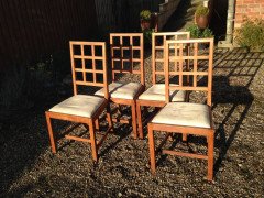 Heal's of London. A set of four Arts & Crafts Oak lattice back dining chairs - Thumbnail 2