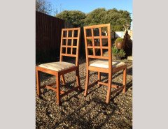 Heal's of London. A set of four Arts & Crafts Oak lattice back dining chairs - Thumbnail 3
