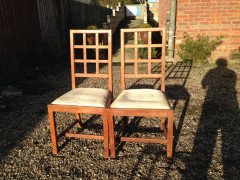 Heal's of London. A set of four Arts & Crafts Oak lattice back dining chairs - Thumbnail 5