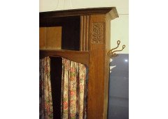 M. H. Baillie Scott, Style of. An excellent Oak Arts & Crafts hall cupboard with stylised floral carvings - Thumbnail 2