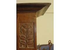 M. H. Baillie Scott, Style of. An excellent Oak Arts & Crafts hall cupboard with stylised floral carvings - Thumbnail 3