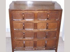 Ernest Barnsley. A highly important Cotswold School Oak chest of drawers - Thumbnail 1