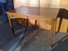 E. A. Taylor for Wylie & Lochhead. A top quality Glasgow School Arts & Crafts quarter sawn Oak oblong table - Thumbnail 2