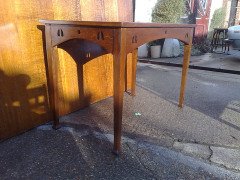 E. A. Taylor for Wylie & Lochhead. A top quality Glasgow School Arts & Crafts quarter sawn Oak oblong table - Thumbnail 3
