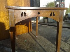 E. A. Taylor for Wylie & Lochhead. A top quality Glasgow School Arts & Crafts quarter sawn Oak oblong table - Thumbnail 4