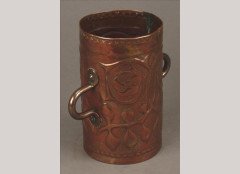 Yattendon. A good Arts & Crafts embossed copper cylindrical vase - Thumbnail 1