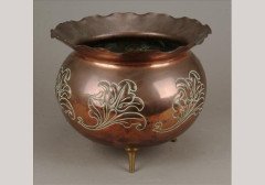 Dr. Christopher Dresser for Benham and Froud. Arts & Crafts copper cauldron shape jardiniere - Thumbnail 1