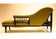 John Moyr Smith Attributed, for Collinson & Lock. A walnut and ebonised chaise longue - Thumbnail 3