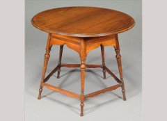 Collinson & Lock. A near pair of walnut and line inlaid circular centre tables - Thumbnail 1