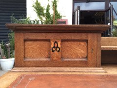 G. M. Ellwood for J. S. Henry. An Arts Crafts Oak desk inlaid with stylised floral panels - Thumbnail 9