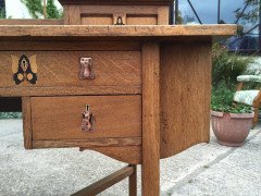G. M. Ellwood for J. S. Henry. An Arts Crafts Oak desk inlaid with stylised floral panels - Thumbnail 11