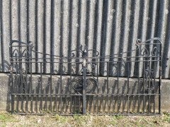 Henry Barton & Co. Rare pair of Arts & Crafts Master Craftsman's hand forged gate - Thumbnail 2