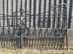 Henry Barton & Co. Rare pair of Arts & Crafts Master Craftsman's hand forged gate - Thumbnail 4