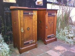Lamb of Manchester. A near pair of superior quality Aesthetic Movement bedside cabinets. - Thumbnail 2