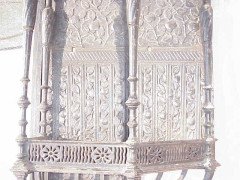 Thomas Jeckyll for Barnard Bishop and Barnard. Anglo-Japanese cast iron overmantle - Thumbnail 9