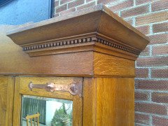 Shapland & Petter. A good Arts & Crafts Oak treble wardrobe in the Glasgow Style - Thumbnail 3
