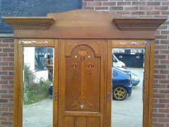 Shapland & Petter. A good Arts & Crafts Oak treble wardrobe in the Glasgow Style - Thumbnail 4