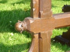 A top quality Gothic Revival Oak library table - Thumbnail 3