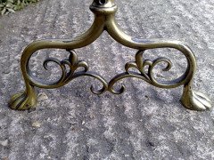 An Arts & Crafts brass fire screen - Thumbnail 3