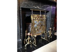 Birmingham Guild of Handicraft. An exceptional Arts & Crafts brass and steel fire screen and matching brass fire dogs - Thumbnail 2